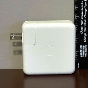 Apple 61W USB-C Power Adapter A1947 Genuine OEM MacBook Charger –White   No Cord